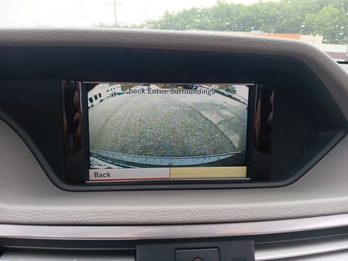 Used 2010 Mercedes-Benz E 350 4MATIC Sedan image 24