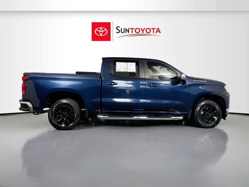 Used 2022 Chevrolet Silverado 1500 LT image 2