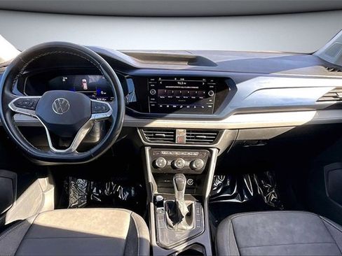 Used 2024 Volkswagen Taos SE image 7