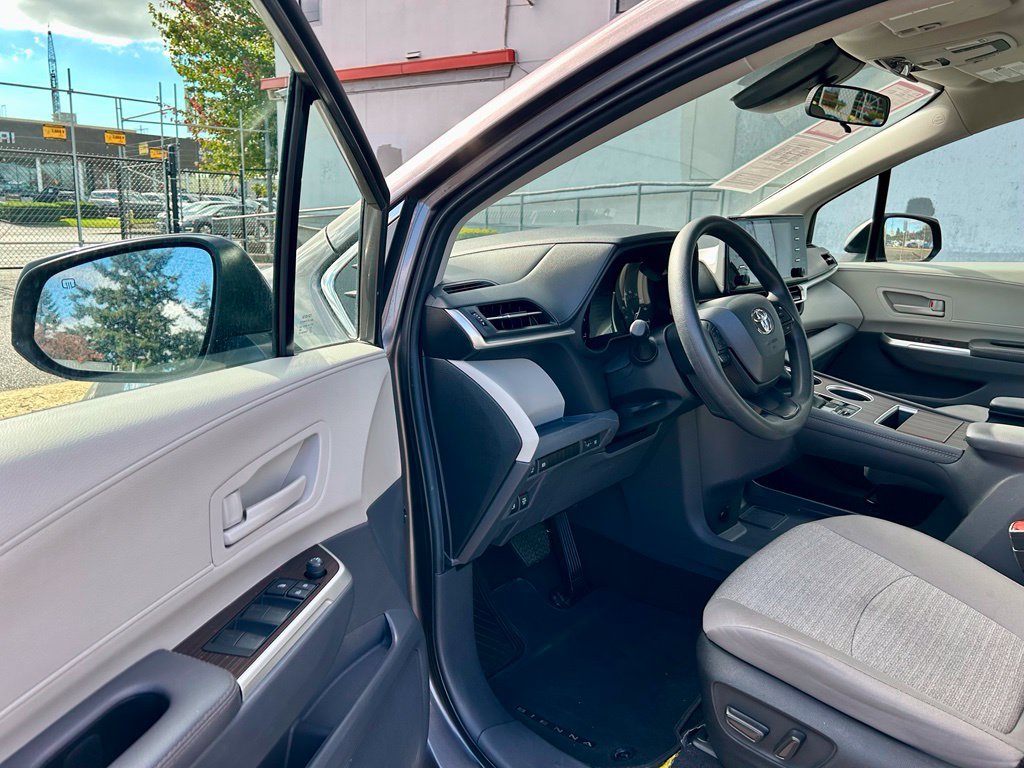 Certified 2024 Toyota Sienna LE AWD/4WD image 9
