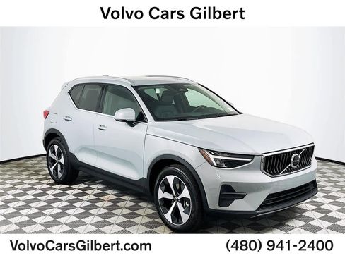 Used 2025 Volvo XC40 B5 Core w/ Climate Package image 1