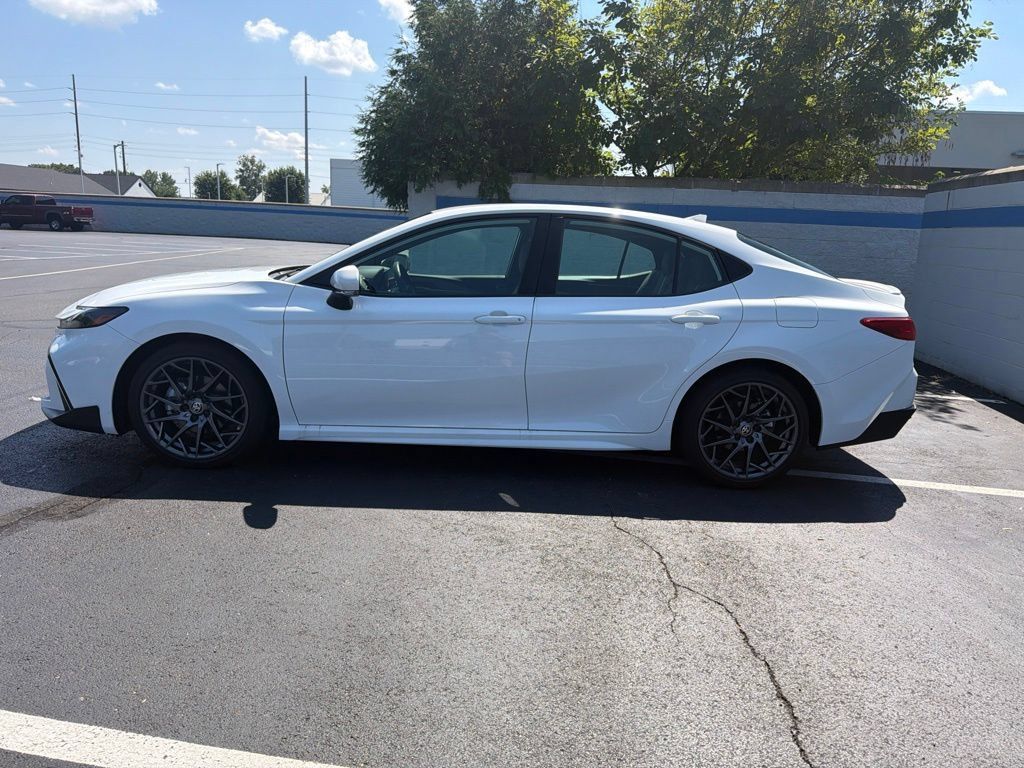 Used 2025 Toyota Camry SE w/ Convenience Package FWD image 2