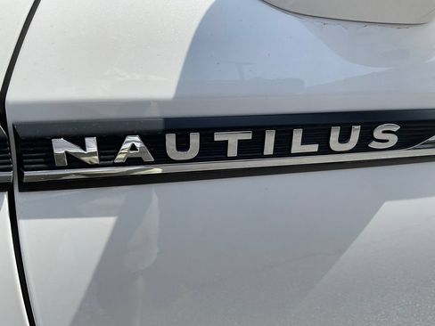Used 2023 Lincoln Nautilus Reserve w/ Equipment Group 202A AWD/4WD image 23