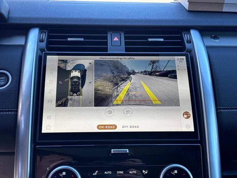 New 2025 Land Rover Discovery Dynamic SE image 24