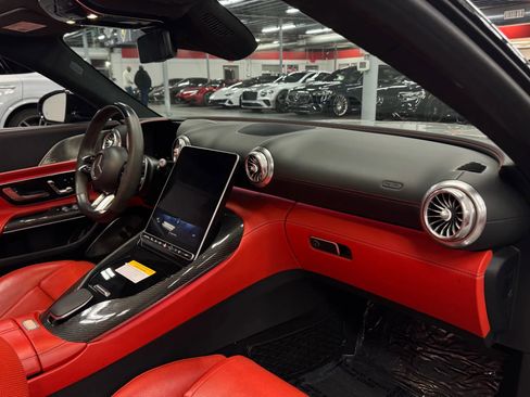 Used 2022 Mercedes-Benz SL 63 AMG 4MATIC image 34