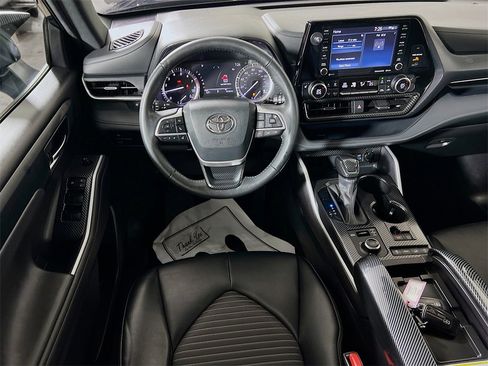 Certified 2022 Toyota Highlander XSE image 21