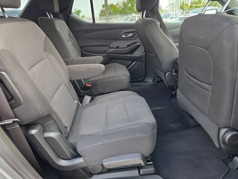 Used 2023 Chevrolet Traverse LT FWD image 16