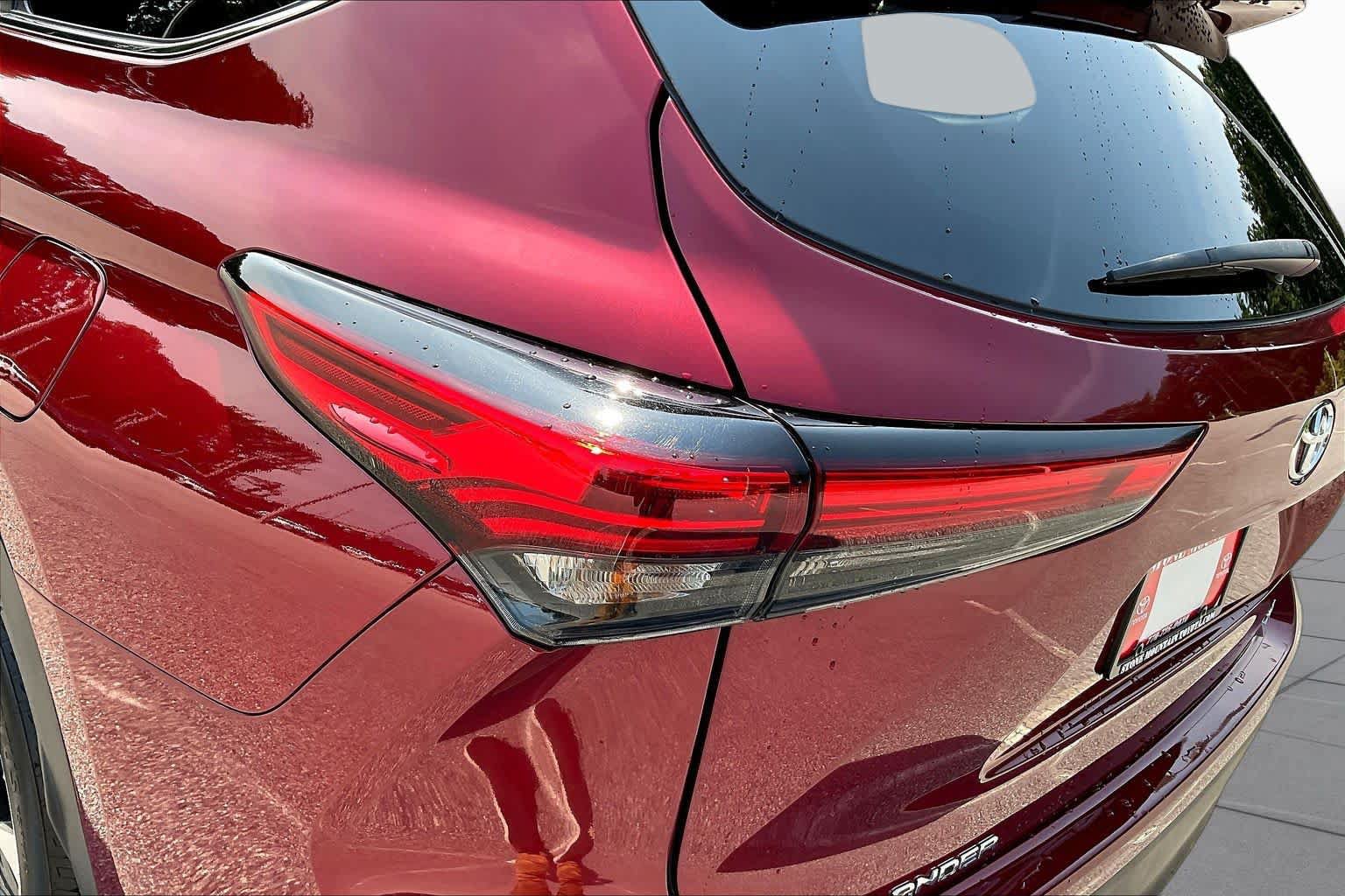 Used 2023 Toyota Highlander XLE FWD image 29