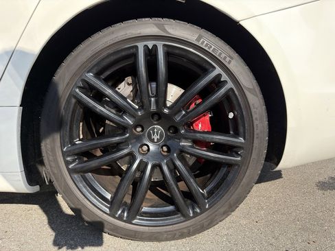 Used 2022 Maserati Ghibli Modena image 13