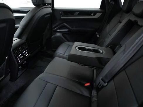 Certified 2026 Porsche Cayenne AWD/4WD image 36