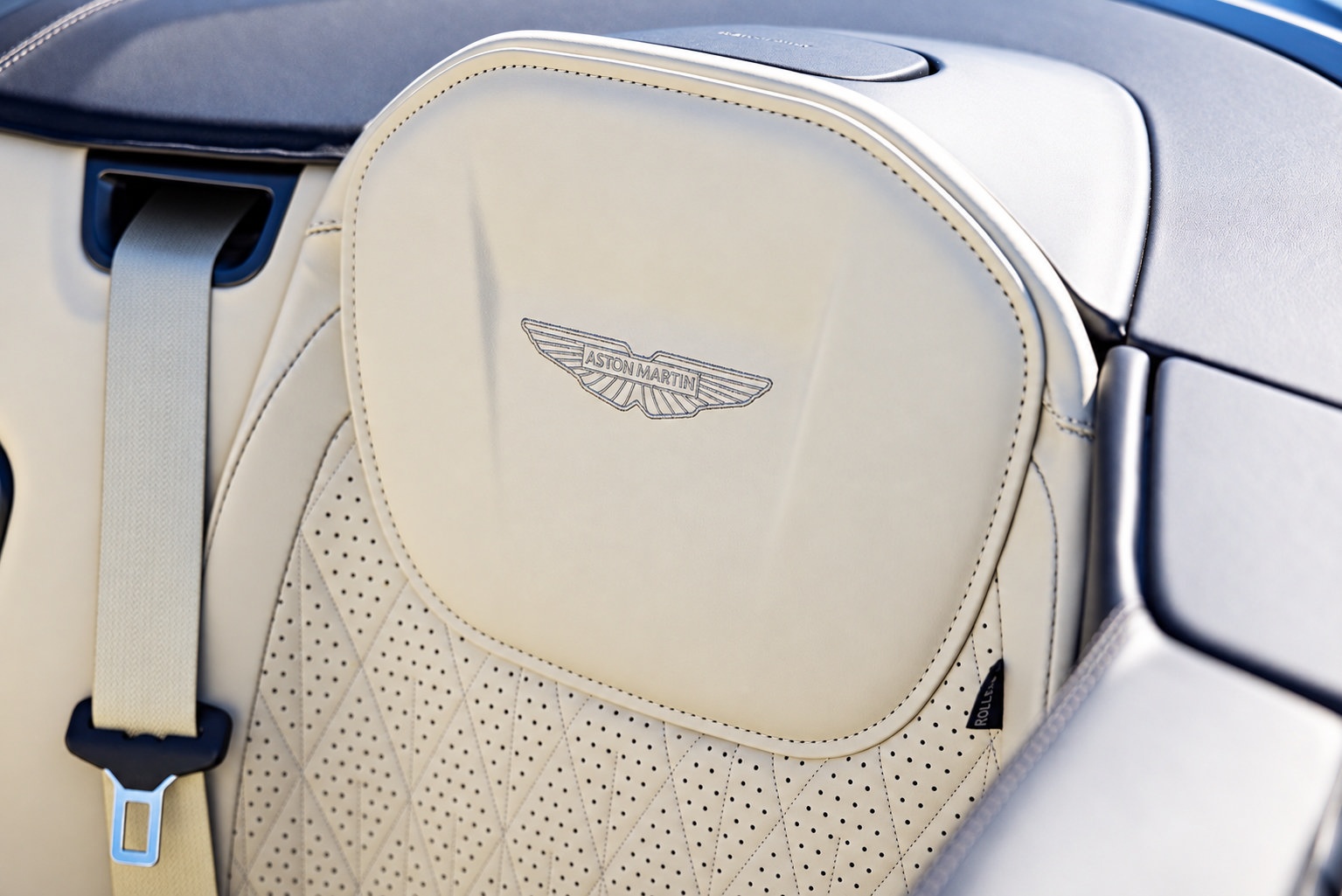 Used 2024 Aston Martin DB12 Convertible RWD image 31