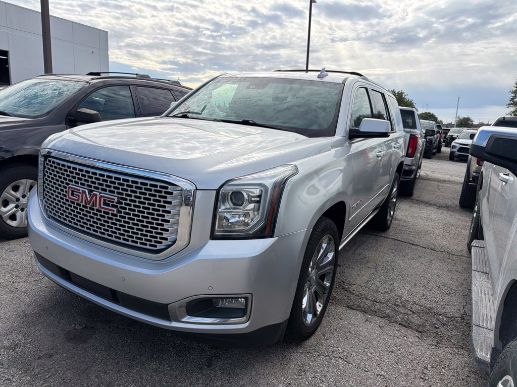 Used 2015 GMC Yukon Denali w/ Premium Package AWD/4WD image 3