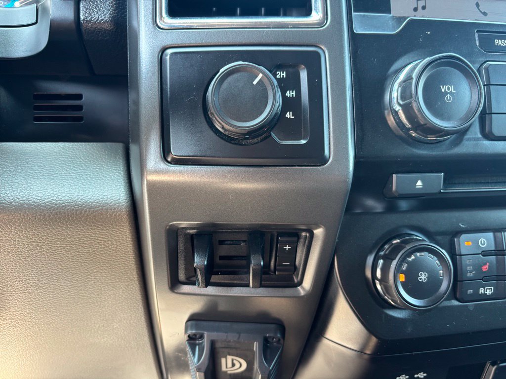 Used 2017 Ford F250 XLT w/ XLT Premium Package AWD/4WD image 39