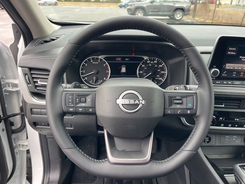 Used 2026 Nissan Rogue SV image 15