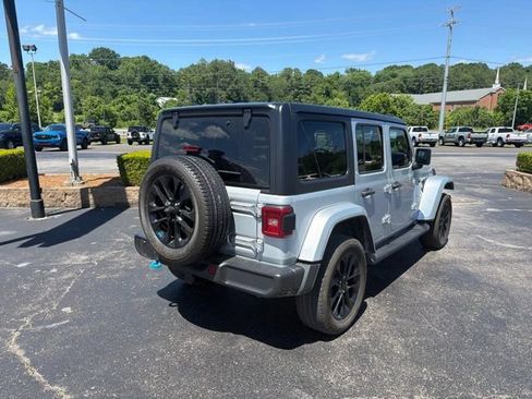 Used 2023 Jeep Wrangler Unlimited Sahara w/ Cold Weather Group AWD/4WD image 5