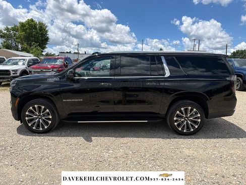 Used 2025 Chevrolet Suburban High Country w/ Sun And Tow Package AWD/4WD image 3