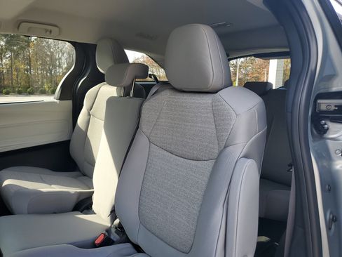 New 2025 Toyota Sienna LE image 13