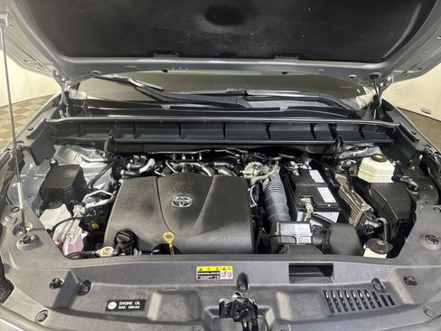 Used 2020 Toyota Highlander L AWD/4WD image 29