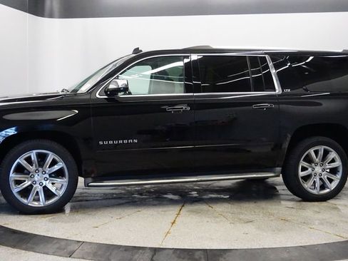 Used 2015 Chevrolet Suburban LTZ image 2