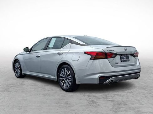 Used 2024 Nissan Altima 2.5 SV w/ SV Premium Package FWD image 4