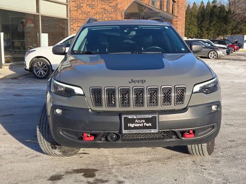 Used 2019 Jeep Cherokee Trailhawk image 4