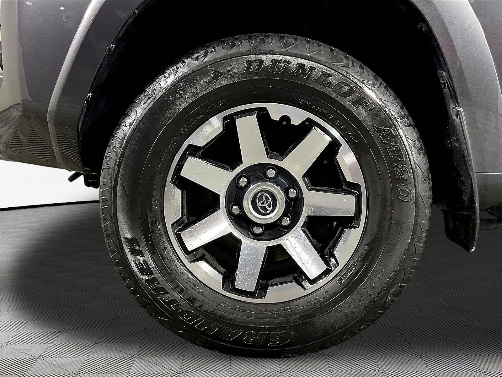 Used 2022 Toyota 4Runner TRD Off-Road AWD/4WD image 33
