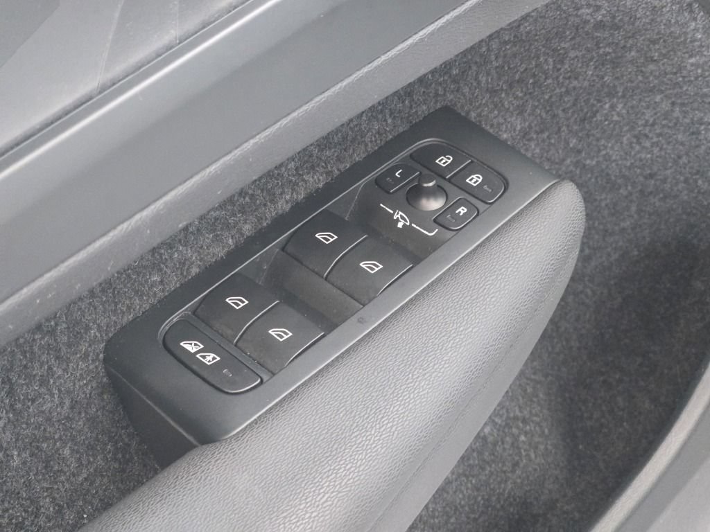 Used 2023 Volvo XC40 Recharge Plus AWD/4WD image 20