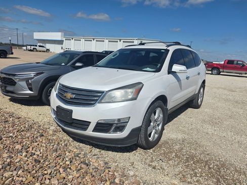 Used 2017 Chevrolet Traverse LT w/ Style and Technology Package FWD image 2
