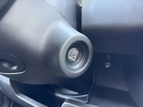 Used 2025 RAM ProMaster 2500 w/ Convenience Group FWD image 19