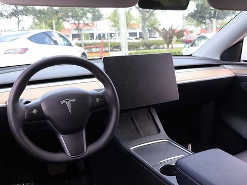 Used 2023 Tesla Model Y Long Range AWD/4WD image 28