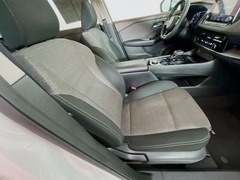 Used 2022 Nissan Rogue SV image 27