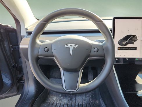 Used 2020 Tesla Model 3 Standard Range Plus image 19
