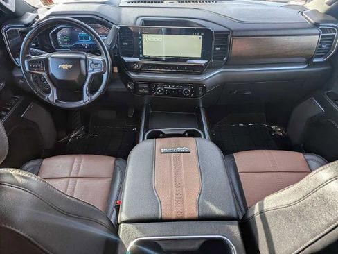 Used 2024 Chevrolet Silverado 2500 High Country w/ Technology Package image 2