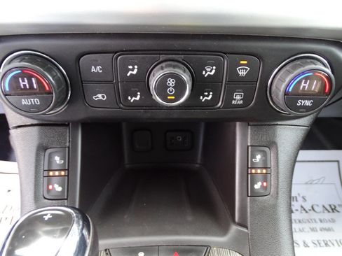 Used 2018 GMC Acadia SLT image 29