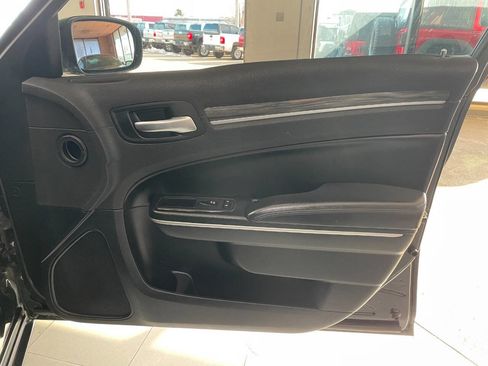 Used 2018 Chrysler 300 Touring image 25