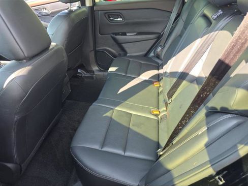 Used 2023 Nissan Rogue SL image 7