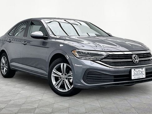Used 2024 Volkswagen Jetta SE FWD image 12