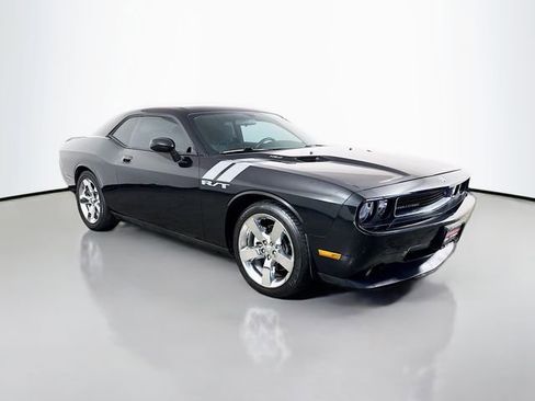 Used 2010 Dodge Challenger R/T RWD image 2