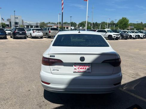 Used 2019 Volkswagen Jetta SE FWD image 4