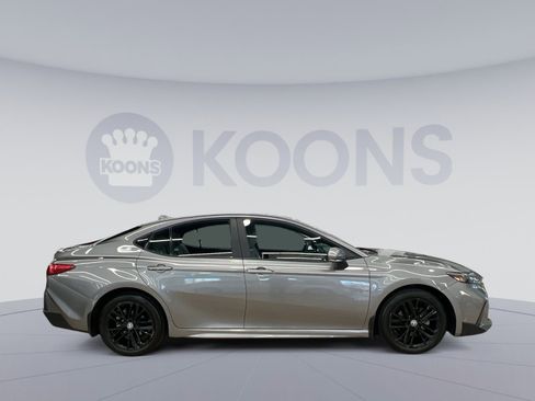 Used 2025 Toyota Camry SE image 5