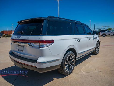 Used 2023 Lincoln Navigator L Reserve AWD/4WD image 7