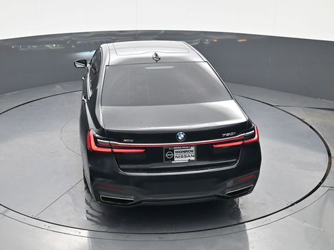 Used 2021 BMW 750i xDrive w/ Executive Package image 30