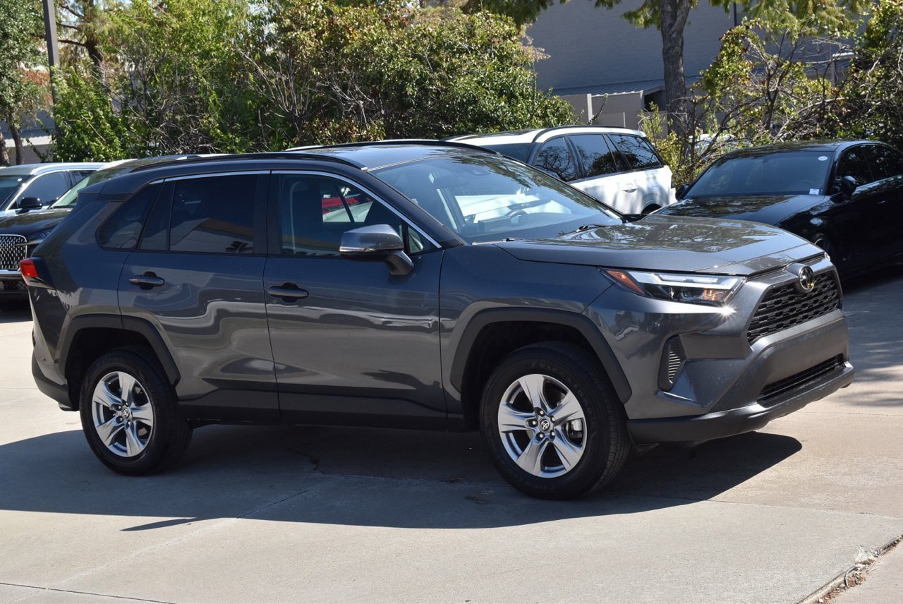 Used 2025 Toyota RAV4 XLE AWD/4WD image 5
