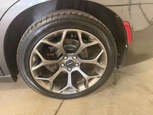 Used 2016 Chrysler 300 S RWD image 4