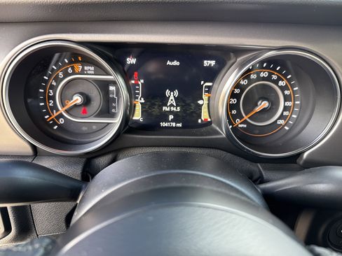 Used 2021 Jeep Gladiator Sport image 21