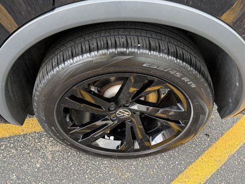 Used 2023 Volkswagen Tiguan SE R-Line image 7