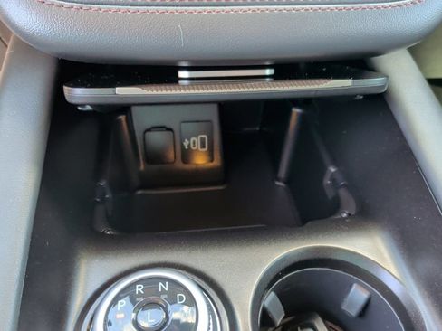 Used 2025 Ford Explorer Active RWD image 29
