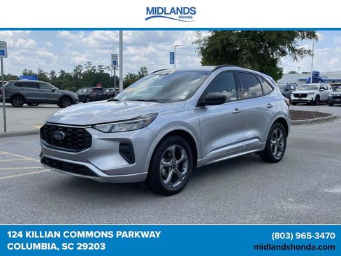 Used 2023 Ford Escape ST-Line w/ Cold Weather Package FWD image 3