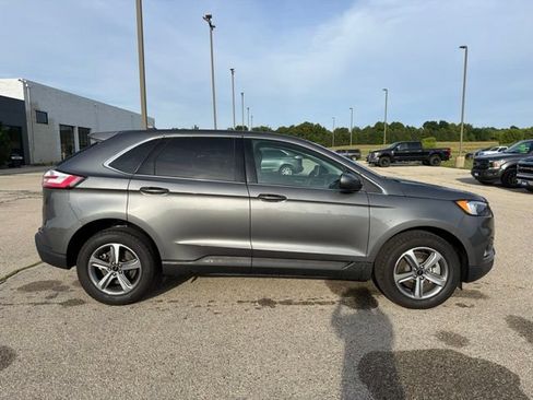 Used 2024 Ford Edge SEL w/ Convenience Package AWD/4WD image 8
