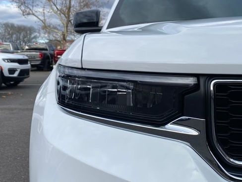 New 2025 Jeep Grand Cherokee Laredo w/ Luxury Tech Group I image 11